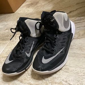 Mens size 7.5 Nike basketball shoes